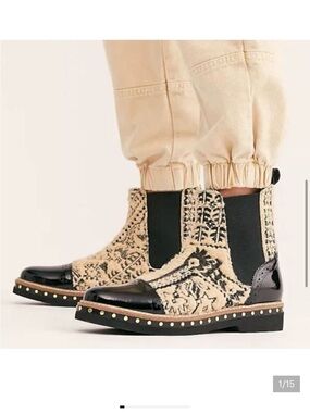 Free People Patterned Chelsea Boots in Black and Cream eU 40